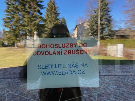 Nedělní prázdná smutná Elada