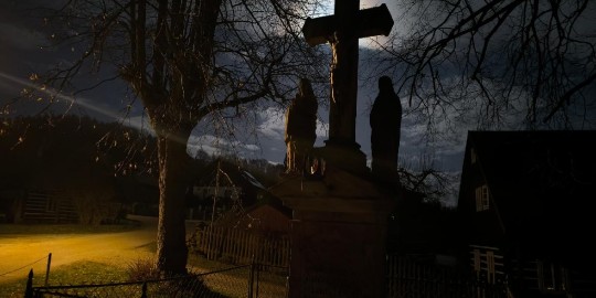 Když noci neubývá